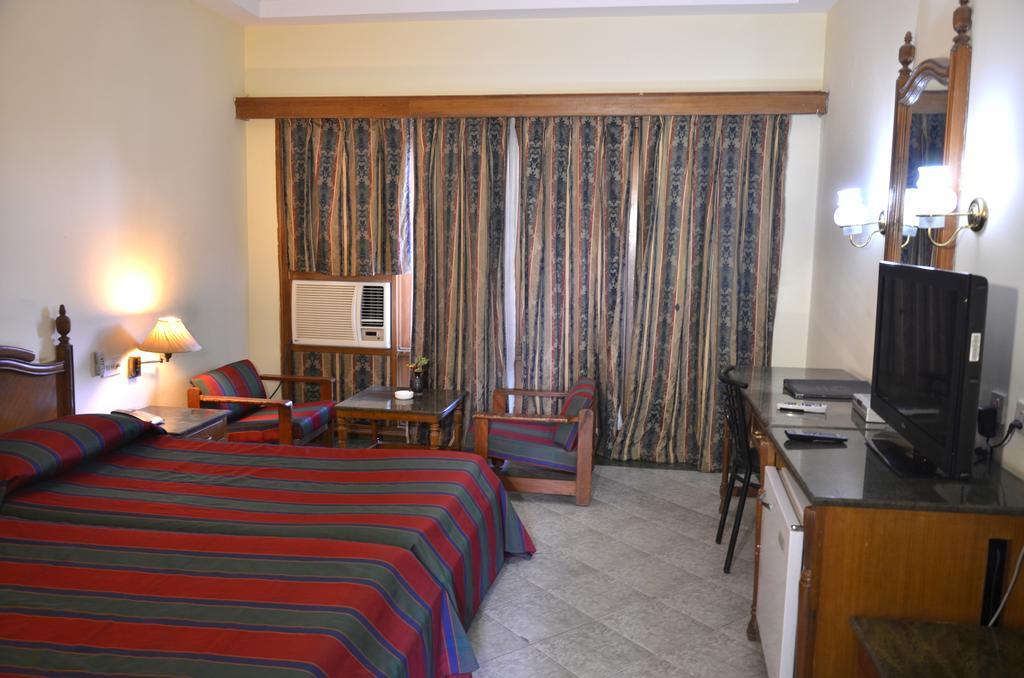 Hotel Bharatpur Ashok Exterior foto